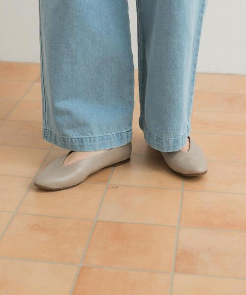 URBAN RESEARCH DOORS（アーバンリサーチドアーズ）の「Vカットパンプス（パンプス・レディース・ブラック/グレー系その他/シルバー・35/37/38/36）」の22枚目の写真