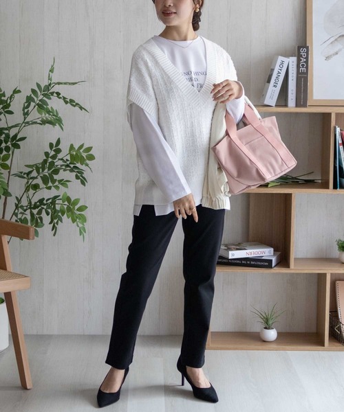 HusHusH（ハッシュアッシュ）の「HusHusH ニットベスト（ベスト・レディース・オフホワイト/ベージュ・L/M）」の3枚目の写真