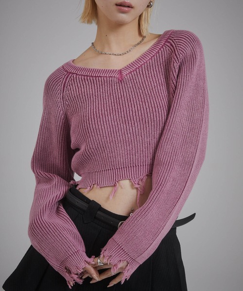 ENVYM（アンビー）の「ピグメントVネックショートダメージニット（ニット/セーター・レディース・ピンク/ブラック・FREE）」の2枚目の写真