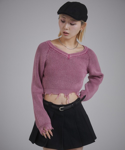 ENVYM（アンビー）の「ピグメントVネックショートダメージニット（ニット/セーター・レディース・ピンク/ブラック・FREE）」の15枚目の写真