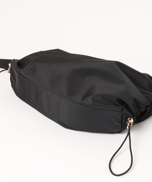 Elura（エルーラ）の「撥水ドロスとショルダーバッグ／288172（ハンドバッグ・レディース・ベージュ系その他/ブラック・ONE SIZE）」の4枚目の写真