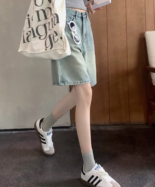 SHEPP(シープ)の「デニムハーフパンツ バミューダパンツ(デニムパンツ・レディース・ライトブルー/ブルー・M/L)」の9枚目の写真