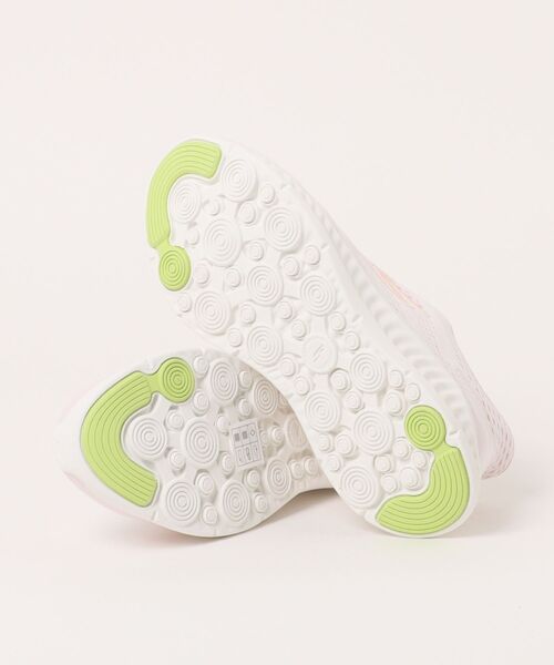 SKECHERS(スケッチャーズ)の「SKECHERS スケッチャーズ SLIP-INS スリップインズ GO WALK NOW-KHLOE【軽量】レディーススニーカー(ゴーウォークナウクロエ) 125643(スニーカー・レディース・ホワイト系その他/ブラック系その他・22.5cm/23.0cm/23.5cm/24.0cm/24.5cm/25.0cm)」の4枚目の写真