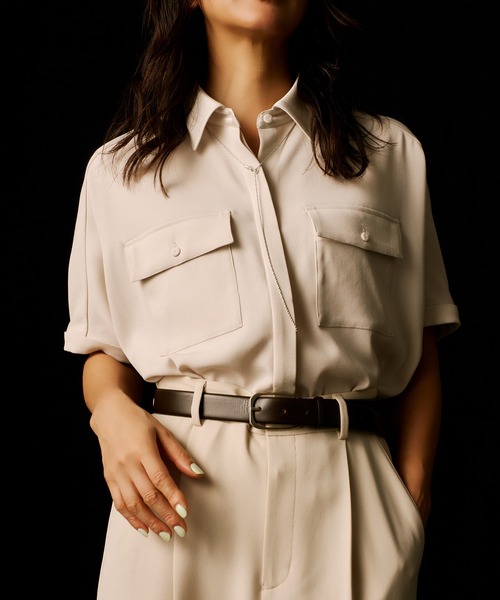 ROPE'(ロペ)の「【洗える・カセット服】バックサテン ドルマンブラウス/お仕事・通勤・セットアップ対応(シャツ/ブラウス・レディース・ベージュ/ネイビー/ブルー系その他・36/38)」の2枚目の写真