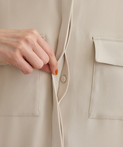 ROPE'(ロペ)の「【洗える・カセット服】バックサテン ドルマンブラウス/お仕事・通勤・セットアップ対応(シャツ/ブラウス・レディース・ベージュ/ネイビー/ブルー系その他・36/38)」の18枚目の写真