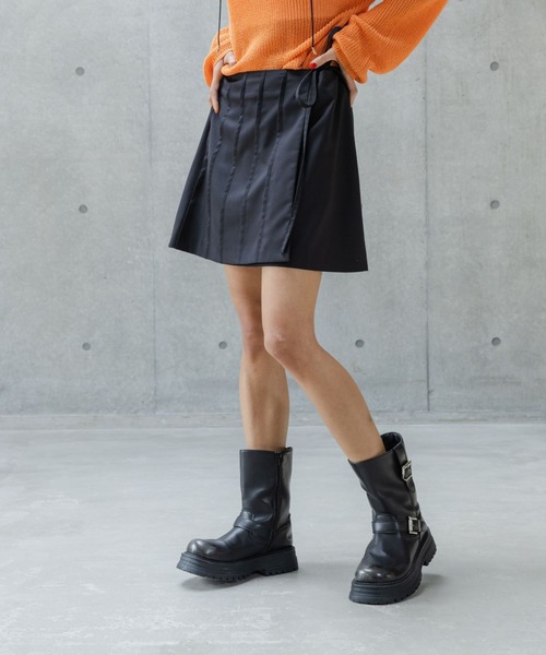 PAGEBOY（ページボーイ）の「プリーツラップミニスカート（スカート・レディース・ブラック/グレー・FREE）」の2枚目の写真
