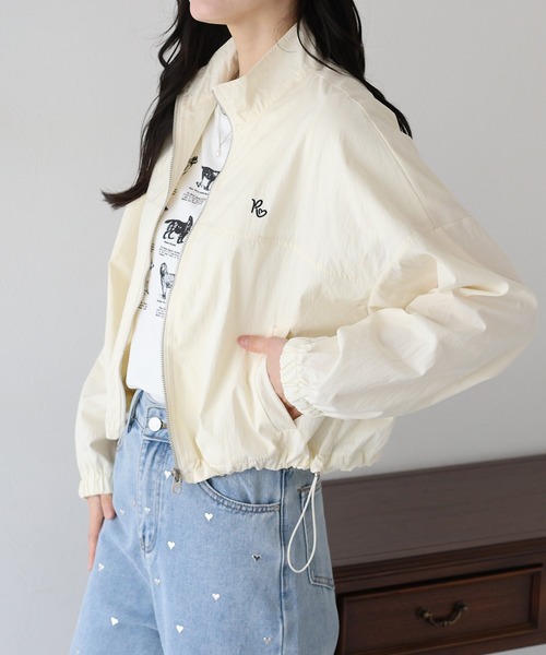 BLUEEAST（ブルーイースト）の「ワンポイント刺繍ブルゾン（ブルゾン・レディース・アイボリー/ブラック・MEDIUM）」の2枚目の写真