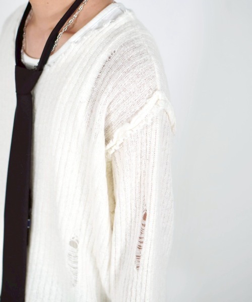 Chikashitsu +(チカシツプラス)の「【Chikashitsu +】damage reverse v neck knit / 【チカシツプラス】リバースVネックダメージニット(ニット/セーター・メンズ・アイボリー/ブラック/グレー・ONE SIZE)」の21枚目の写真