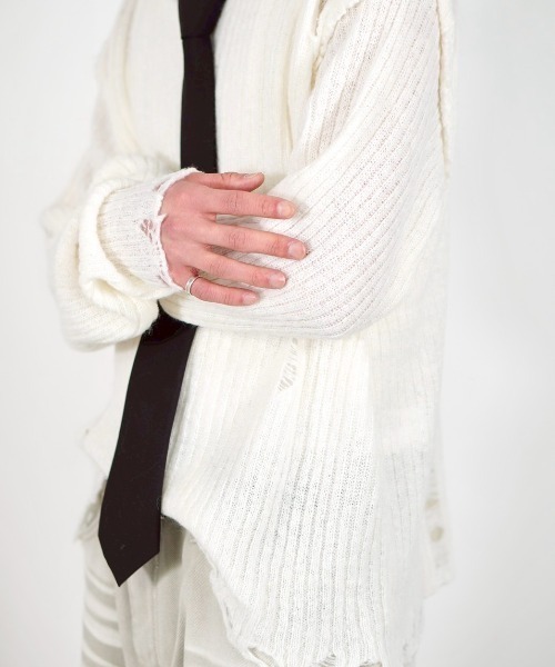 Chikashitsu +(チカシツプラス)の「【Chikashitsu +】damage reverse v neck knit / 【チカシツプラス】リバースVネックダメージニット(ニット/セーター・メンズ・アイボリー/ブラック/グレー・ONE SIZE)」の20枚目の写真