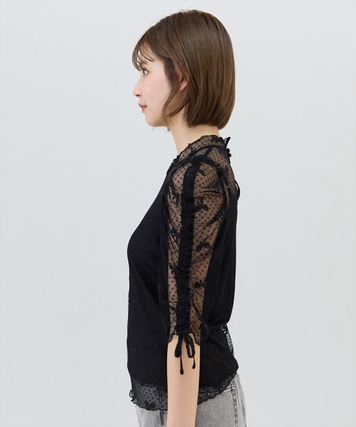 REDYAZEL(レディアゼル)の「ミニリボン柄シアートップス(Tシャツ/カットソー・レディース・ホワイト/ブラック・FREE)」の5枚目の写真