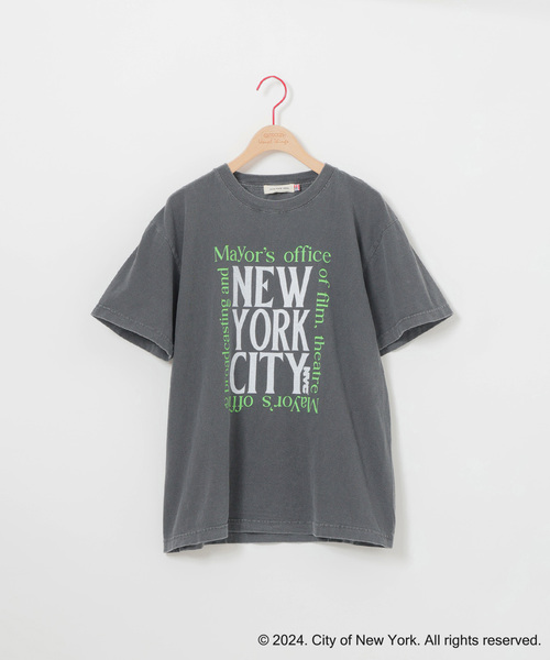 OUTDOOR PRODUCTS(アウトドアプロダクツ)の「NYC logo Tee(Tシャツ/カットソー・レディース・ホワイト/グレー・FREE)」の1枚目の写真