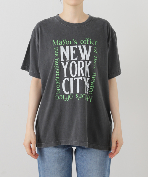 OUTDOOR PRODUCTS(アウトドアプロダクツ)の「NYC logo Tee(Tシャツ/カットソー・レディース・ホワイト/グレー・FREE)」の3枚目の写真
