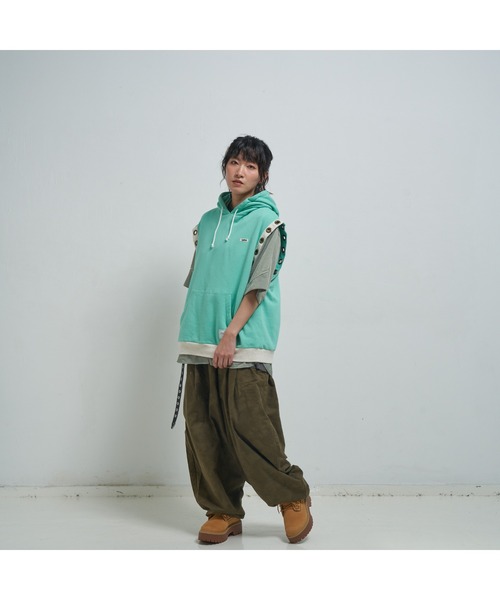 EFFECTEN（エフェクテン）の「【EFFECTEN】Sleeveless pullover hoodie（ベスト・メンズ・アッシュグレー/ブラック/カーキ/ライトグリーン・FREE）」の4枚目の写真