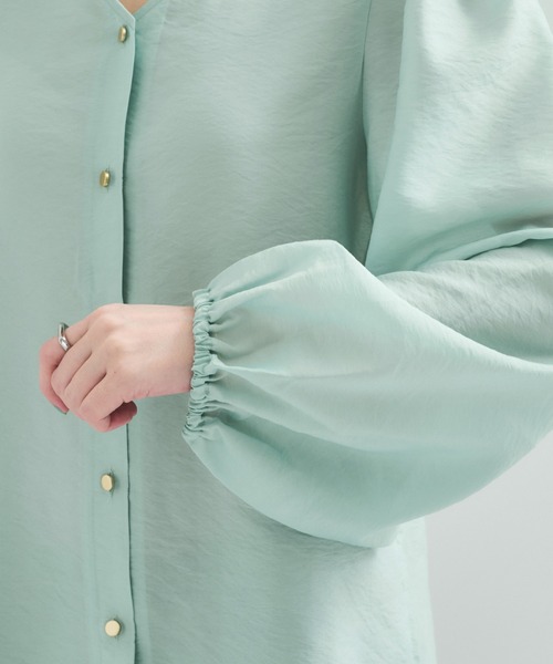 le cercle ADAM ET ROPE'（ルセルクルアダムエロペ）の「袖ギャザーブラウス（シャツ/ブラウス・レディース・サックスブルー/ダークブラウン/ホワイト・FREE）」の18枚目の写真