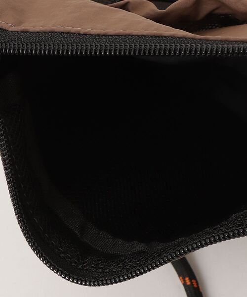 UNIVERSAL OVERALL(ユニバーサルオーバーオール)の「UNIVERSAL OVERALL / FRONT MESH SHOULDER BAG / フロントメッシュショルダーバッグ / UVO-204(ショルダーバッグ・レディース・ブラック/ライトグレー/オレンジ/ベージュ/モカ・ONESIZE)」の8枚目の写真
