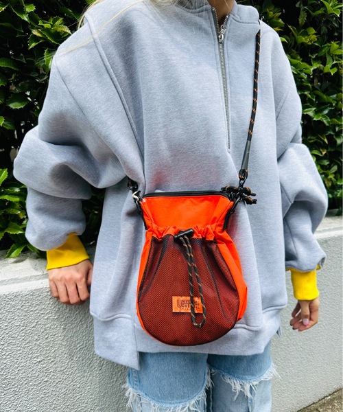 UNIVERSAL OVERALL(ユニバーサルオーバーオール)の「UNIVERSAL OVERALL / FRONT MESH SHOULDER BAG / フロントメッシュショルダーバッグ / UVO-204(ショルダーバッグ・レディース・ブラック/ライトグレー/オレンジ/ベージュ/モカ・ONESIZE)」の5枚目の写真