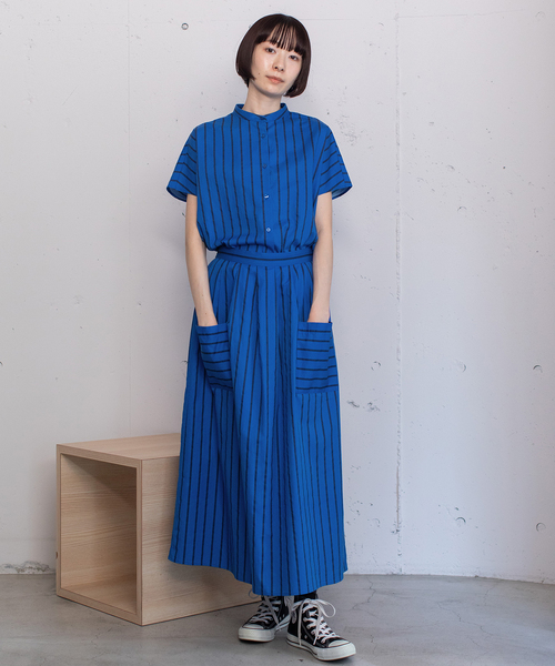 POU DOU DOU（プードゥドゥ）の「ストライプバンドカラーボックスシャツ（シャツ/ブラウス・レディース・ベージュ/ブルー/アイボリー・M）」の8枚目の写真