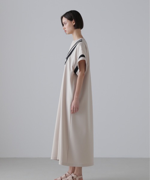 ADORE（アドーア）の「マットストレッチダンボールワンピース（ワンピース・レディース・ベージュ/ブラック・38）」の8枚目の写真