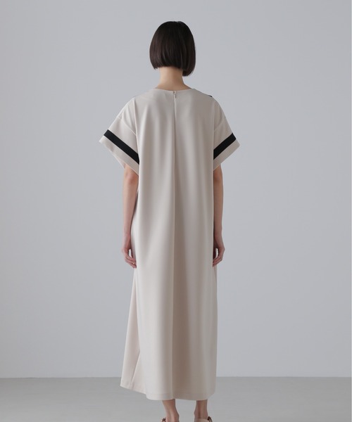 ADORE（アドーア）の「マットストレッチダンボールワンピース（ワンピース・レディース・ベージュ/ブラック・38）」の9枚目の写真