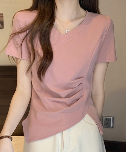 2ly2(トゥーリートゥー)の「ドレープ×アシメ裾が美しいVネックTシャツ(Tシャツ/カットソー・レディース・ブラック/ピンク/ホワイト・FREE)」の3枚目の写真