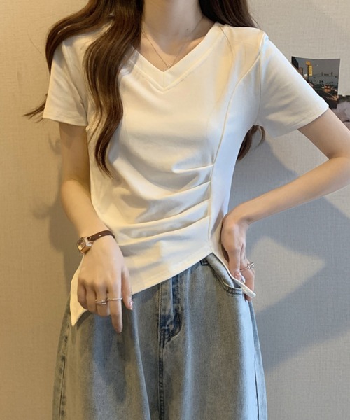 2ly2(トゥーリートゥー)の「ドレープ×アシメ裾が美しいVネックTシャツ(Tシャツ/カットソー・レディース・ブラック/ピンク/ホワイト・FREE)」の8枚目の写真