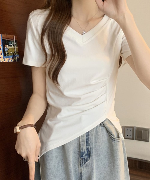 2ly2(トゥーリートゥー)の「ドレープ×アシメ裾が美しいVネックTシャツ(Tシャツ/カットソー・レディース・ブラック/ピンク/ホワイト・FREE)」の10枚目の写真