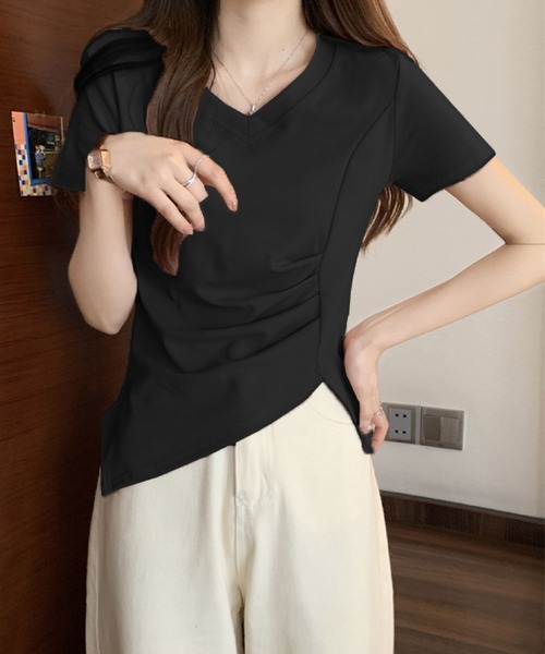 2ly2(トゥーリートゥー)の「ドレープ×アシメ裾が美しいVネックTシャツ(Tシャツ/カットソー・レディース・ブラック/ピンク/ホワイト・FREE)」の13枚目の写真