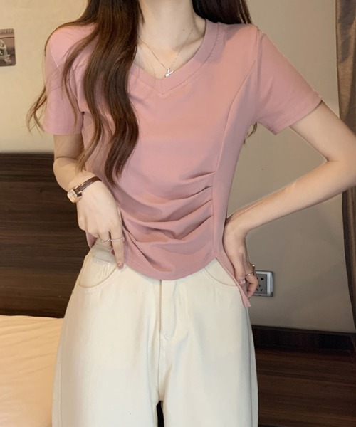 2ly2(トゥーリートゥー)の「ドレープ×アシメ裾が美しいVネックTシャツ(Tシャツ/カットソー・レディース・ブラック/ピンク/ホワイト・FREE)」の14枚目の写真