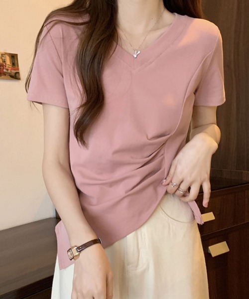 2ly2(トゥーリートゥー)の「ドレープ×アシメ裾が美しいVネックTシャツ(Tシャツ/カットソー・レディース・ブラック/ピンク/ホワイト・FREE)」の21枚目の写真