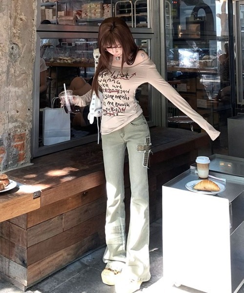 .KOM(ドットコム)の「A'GEM/9 × .kom 『.KOM/ドットケーオーエム』クロスパッチフレアパンツ(デニムパンツ・レディース・グレー・S/M)」の10枚目の写真
