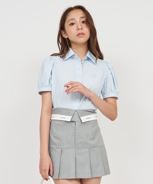 ROYAL PARTY(ロイヤルパーティー)の「オリジナルロゴ刺しゅうパールボタンパフスリーブブラウス(シャツ/ブラウス・レディース・ブラック/オフホワイト/ブルー・FREE)」の16枚目の写真