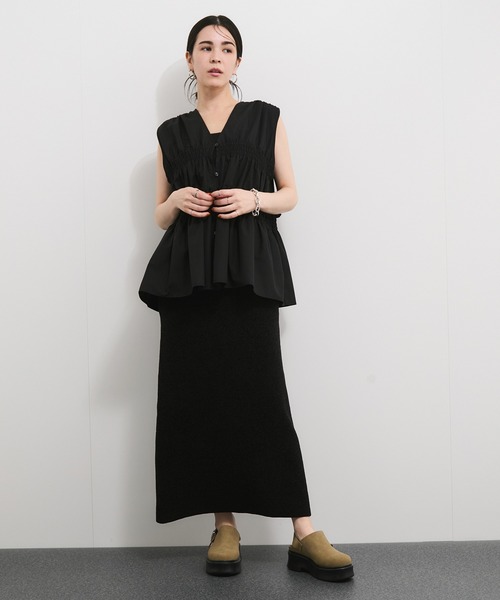 le cercle ADAM ET ROPE'(ルセルクルアダムエロペ)の「フリルギャザーシャツ(シャツ/ブラウス・レディース・ブラック/ベージュ・FREE)」の3枚目の写真