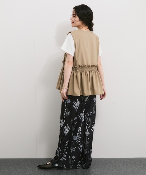 le cercle ADAM ET ROPE'(ルセルクルアダムエロペ)の「フリルギャザーシャツ(シャツ/ブラウス・レディース・ブラック/ベージュ・FREE)」の6枚目の写真