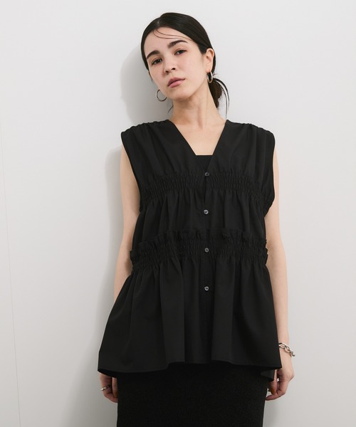 le cercle ADAM ET ROPE'(ルセルクルアダムエロペ)の「フリルギャザーシャツ(シャツ/ブラウス・レディース・ブラック/ベージュ・FREE)」の8枚目の写真