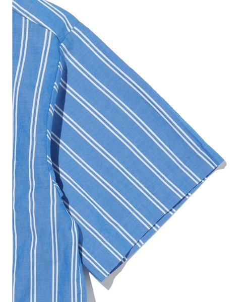 Levi's(リーバイス)の「Levi's/リーバイス HARLIE SS クロップドシャツ(シャツ/ブラウス・レディース・ブルー・XS/S/M)」の5枚目の写真