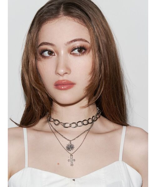 EVRIS（エヴリス）の「SUNNY CROSS 3連ネックレス（ネックレス・レディース・ゴールド/シルバー・FREE）」の2枚目の写真