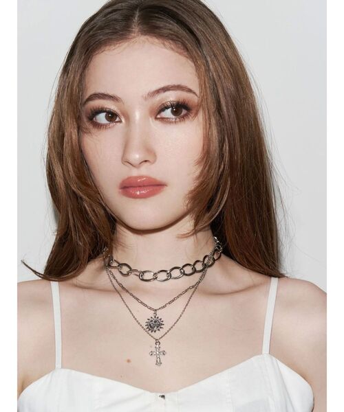 EVRIS（エヴリス）の「SUNNY CROSS 3連ネックレス（ネックレス・レディース・ゴールド/シルバー・FREE）」の4枚目の写真