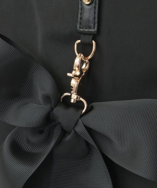 Maison de FLEUR（メゾンドフルール）の「リボンチャーム付き3ルームトートバッグ（トートバッグ・レディース・ピンクベージュ/ブラック・FREE）」の10枚目の写真