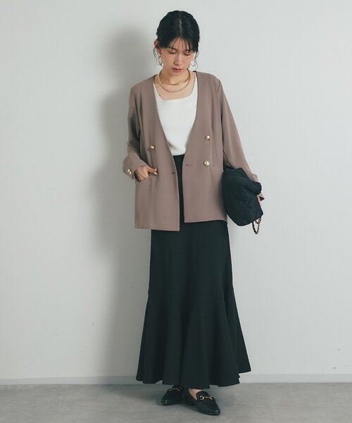 un dix cors(アンディコール)の「《セットアップ可・オフィスにも》ハイストレッチカルゼワッシャー金釦ジャケット(ノーカラージャケット・レディース・モカ/ネイビー・FREE)」の8枚目の写真