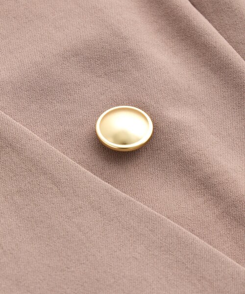 un dix cors(アンディコール)の「《セットアップ可・オフィスにも》ハイストレッチカルゼワッシャー金釦ジャケット(ノーカラージャケット・レディース・モカ/ネイビー・FREE)」の9枚目の写真