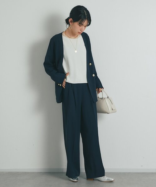 un dix cors(アンディコール)の「《セットアップ可・オフィスにも》ハイストレッチカルゼワッシャー金釦ジャケット(ノーカラージャケット・レディース・モカ/ネイビー・FREE)」の15枚目の写真