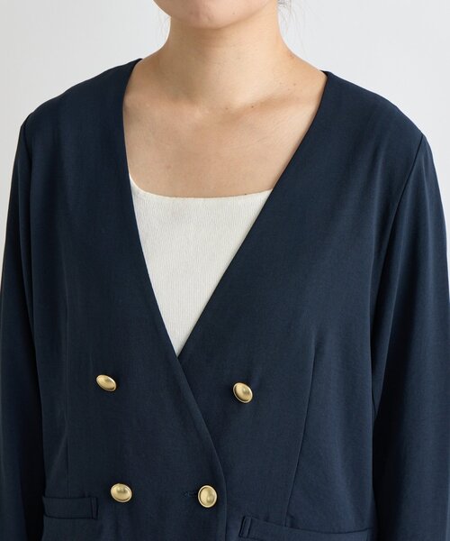 un dix cors(アンディコール)の「《セットアップ可・オフィスにも》ハイストレッチカルゼワッシャー金釦ジャケット(ノーカラージャケット・レディース・モカ/ネイビー・FREE)」の22枚目の写真
