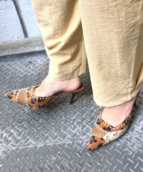 R&E（アールアンドイー）の「【25AW新作】【R&E】パッチワーク×デコストーンミュールパンプス（パンプス・レディース・レオパード/ネイビー系・L/M/S/LL）」の4枚目の写真