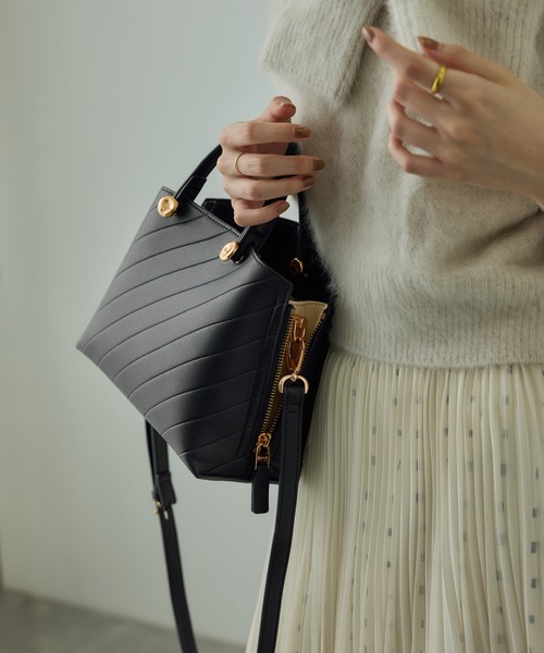 E'POR(エポール)の「【E'POR】【数量限定】 Y BAG Mini Emboss【超軽量】(ハンドバッグ・レディース・ベージュ/ブラック・FREE)」の2枚目の写真