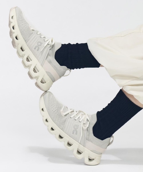 On(オン)の「オン ON Cloudswift 4(スニーカー・レディース・グレー・23.0cm/23.5cm/24.0cm/24.5cm/25.0cm)」の1枚目の写真