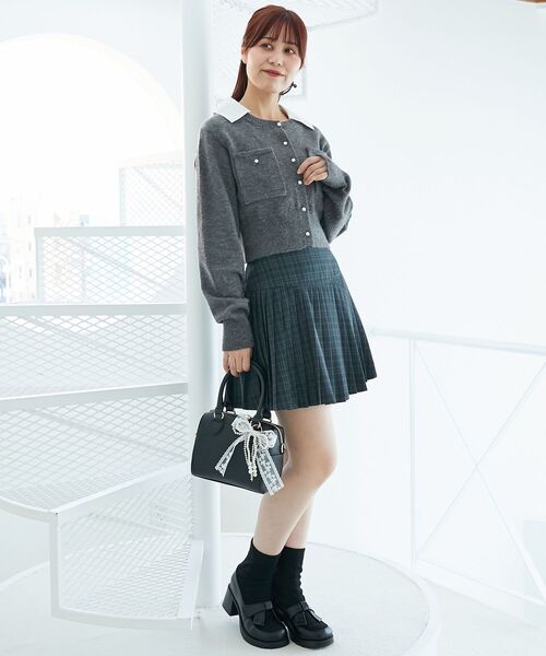 MAJESTIC LEGON(マジェスティックレゴン)の「取り外し襟付きニットカーデ(カーディガン/ボレロ・レディース・チャコールグレー/キャメル/レッド・MEDIUM)」の11枚目の写真