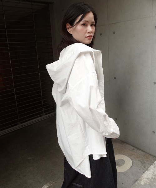 CORNERS（コーナーズ）の「ワッシャーフード付きシャツ（シャツ/ブラウス・レディース・オフホワイト/ブラック・M）」の4枚目の写真