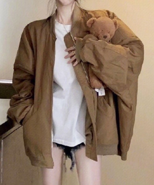 SPIGA（スピーガ）の「ﾋﾞｯｸﾞｼﾙｴｯﾄMA1ｼﾞｬｹｯﾄ（MA-1・レディース・ベージュ/ブラック・MEDIUM/LARGE/X-LARGE）」の3枚目の写真