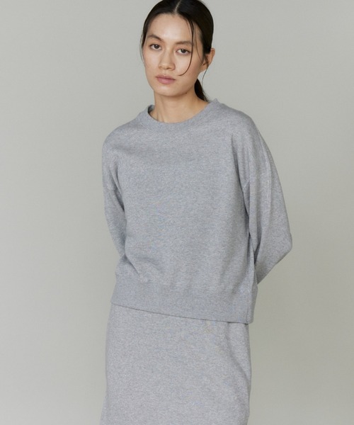 INED(イネド)の「ラメ裏毛プルオーバー《YVON》【セットアップ対応】(Tシャツ/カットソー・レディース・アイボリー/グレー・9号)」の2枚目の写真