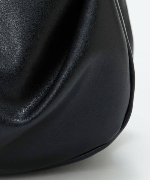 EFOLE（エフォル）の「【斜め掛け/肩掛け/500ml】スムースワンショルダーバッグ（ショルダーバッグ・レディース・ブラック/オフホワイト・FREE）」の13枚目の写真